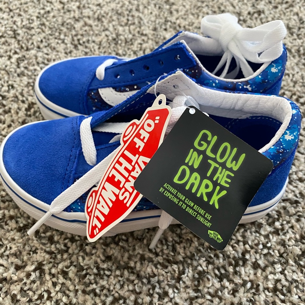 Vans Old Skool (glow in the dark) + long socks